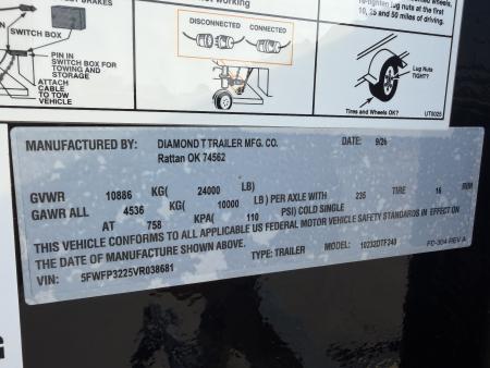New #038681 2027 DIAMOND T DTF 32 X 102 DUAL TANDEM 20K FLATBED GOOSENECK W/ MAXX RAMPS