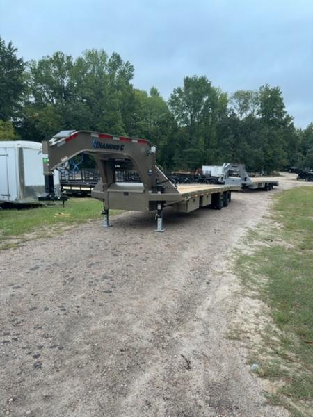 New 2027 Diamond C Trailers FMAX210HDT32X102 Deckover Trailer
