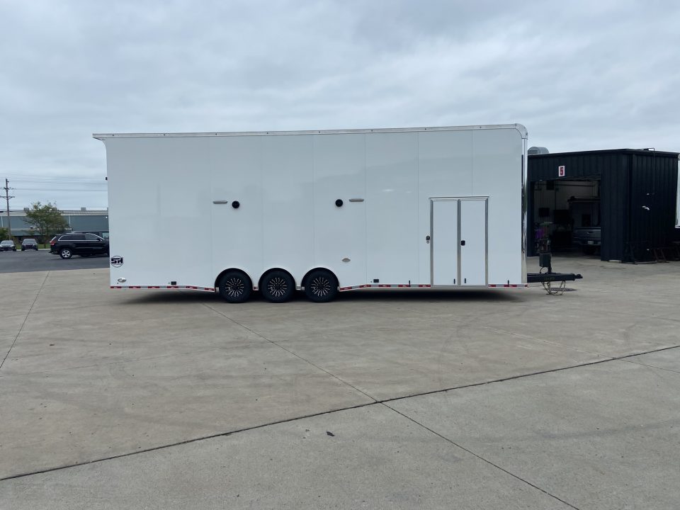 New United Trailers USH-8.5X32 Stacker
