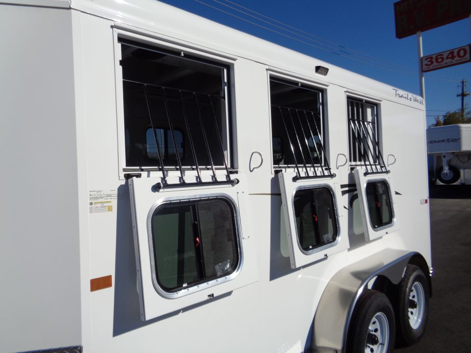 New 2027 Trails West *ADV MX II 3H * ADVENTURE MX II 3-Horse Slant Load Horse Trailer