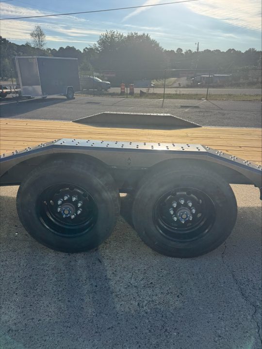 New 2027 Diamond C 8.5x22 Equipment, 18' Tilt, Drive-Over Fenders HXD210