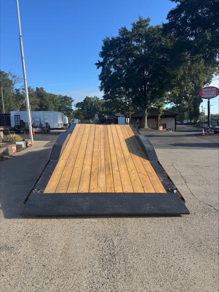 New 2027 Diamond C 8.5x22 Equipment, 18' Tilt, Drive-Over Fenders HXD210