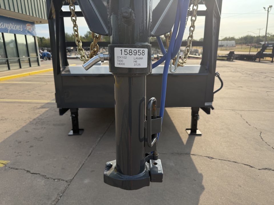 New #158958 2027 LAMAR H6 22 X 102 TANDEM AXLE 14K EQUIPMENT GOOSENECK W/ SLIDE IN RAMPS