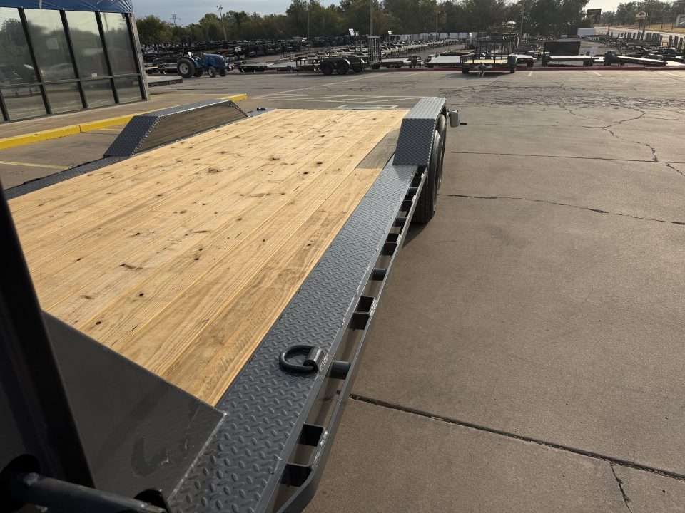 New #158958 2027 LAMAR H6 22 X 102 TANDEM AXLE 14K EQUIPMENT GOOSENECK W/ SLIDE IN RAMPS