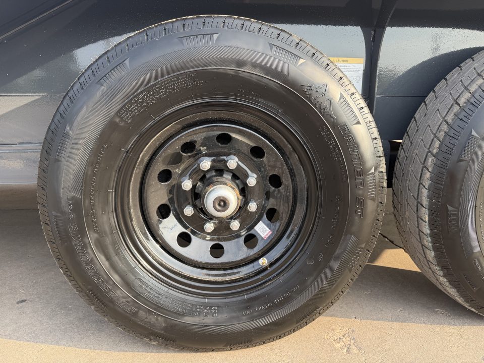New #158958 2027 LAMAR H6 22 X 102 TANDEM AXLE 14K EQUIPMENT GOOSENECK W/ SLIDE IN RAMPS
