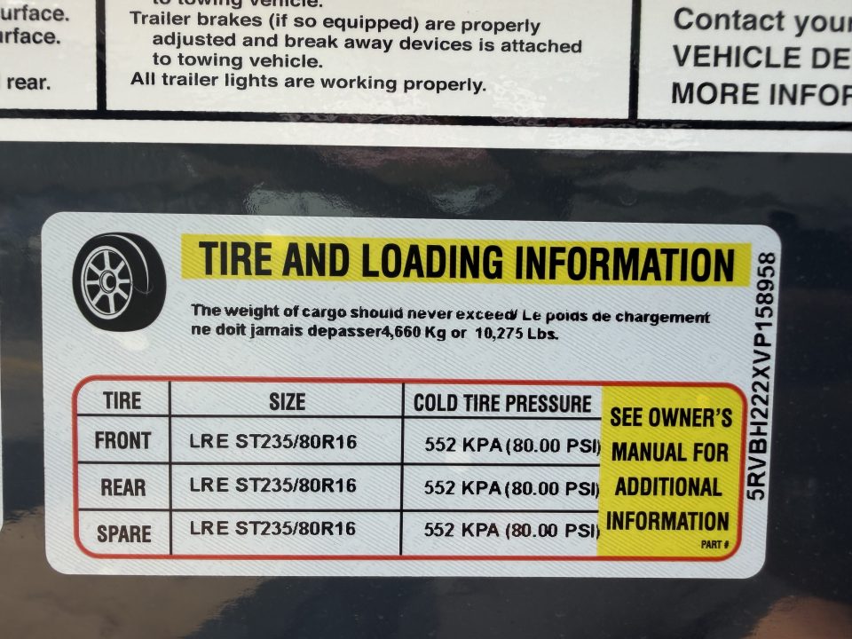 New #158958 2027 LAMAR H6 22 X 102 TANDEM AXLE 14K EQUIPMENT GOOSENECK W/ SLIDE IN RAMPS