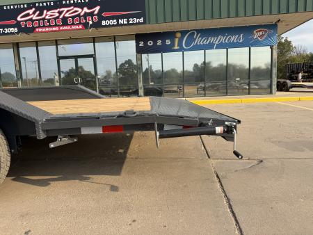 New #158958 2027 LAMAR H6 22 X 102 TANDEM AXLE 14K EQUIPMENT GOOSENECK W/ SLIDE IN RAMPS