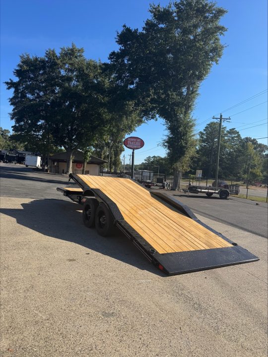 New 2027 Diamond C 8.5x22 Equipment, 18' Tilt, Drive-Over Fenders HXD210