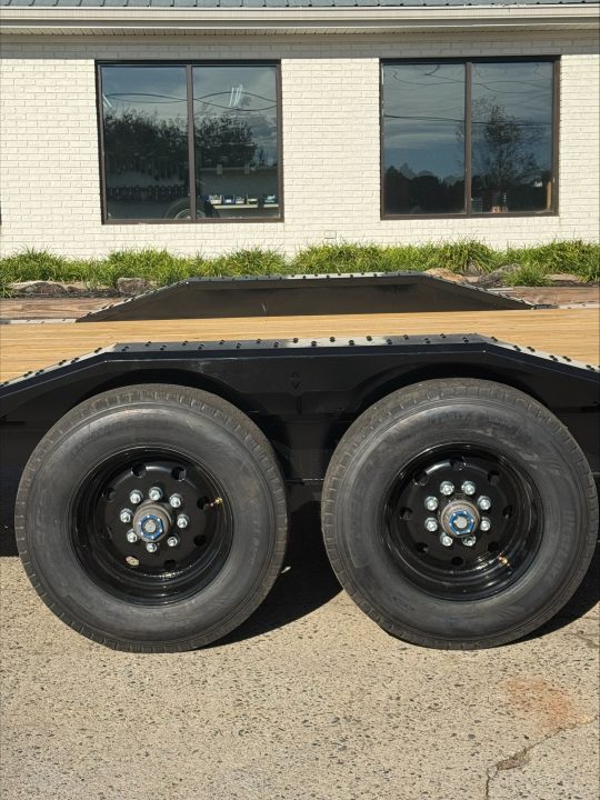 New 2027 Diamond C 8.5x22 Equipment, 18' Tilt, Drive-Over Fenders HXD210
