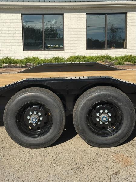 New 2027 Diamond C 8.5x22 Equipment, 18' Tilt, Drive-Over Fenders HXD210