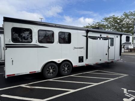 New 2027 Bison Trailers RG8311B Horse Trailer