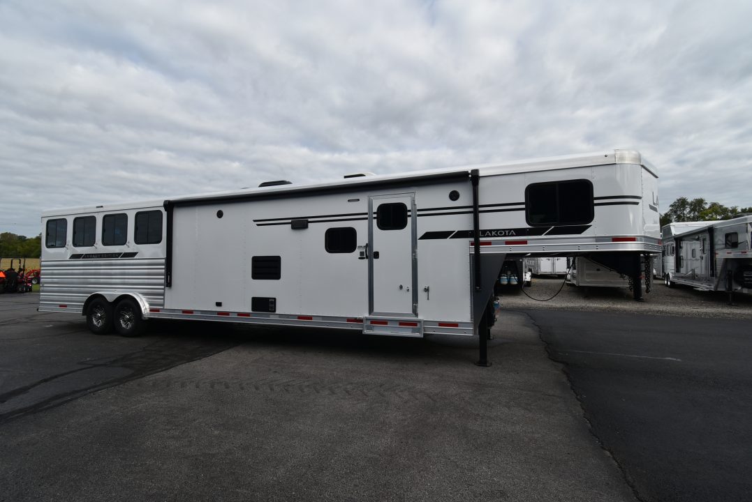 New 2027 Lakota Legacy 8415SR Horse Trailer