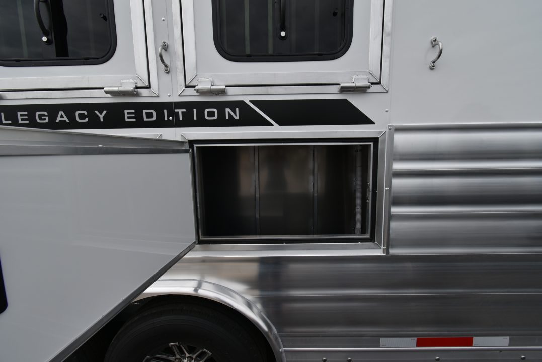 New 2027 Lakota Legacy 8415SR Horse Trailer