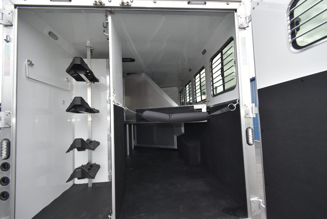New 2027 Lakota Legacy 8415SR Horse Trailer