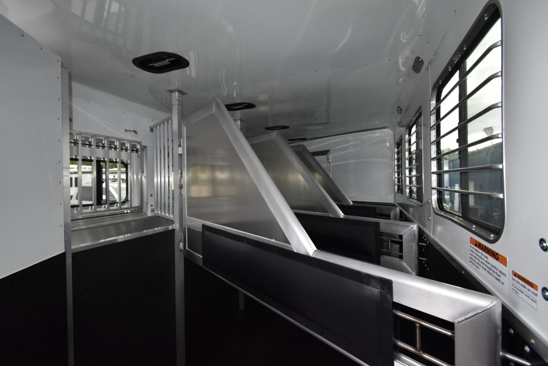 New 2027 Lakota Legacy 8415SR Horse Trailer