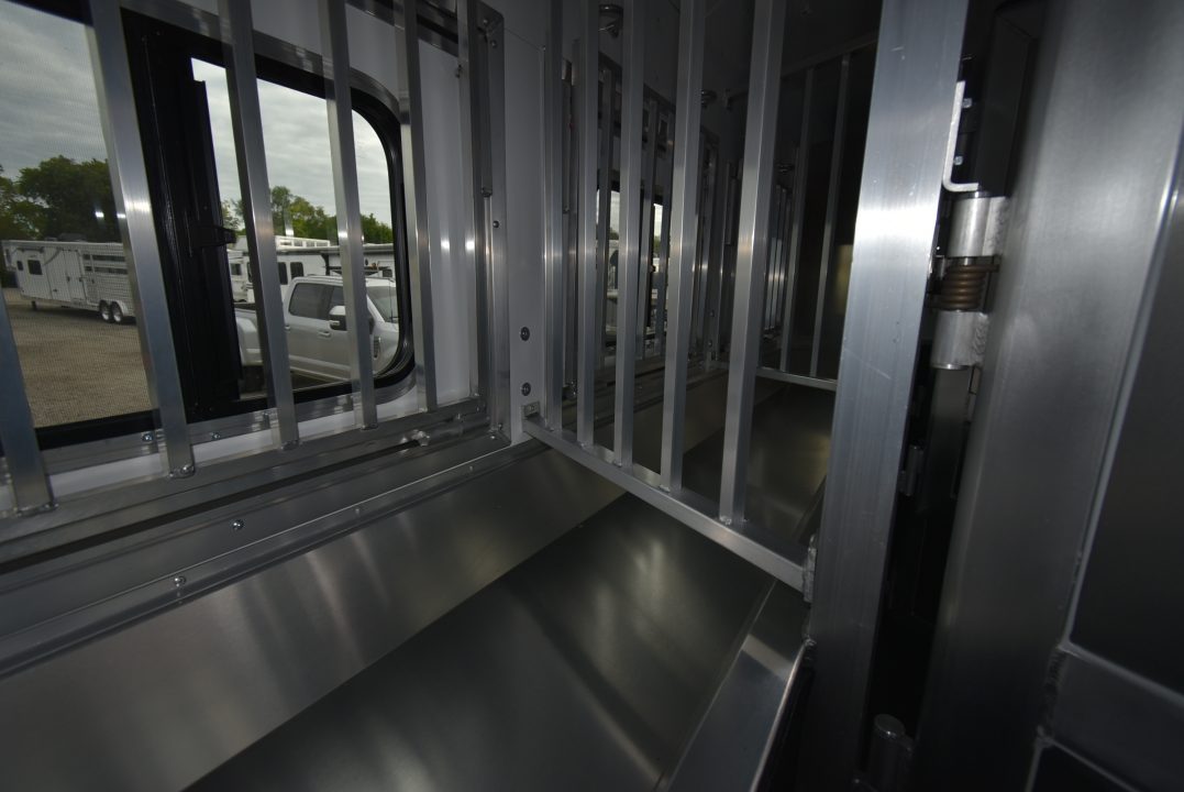 New 2027 Lakota Legacy 8415SR Horse Trailer