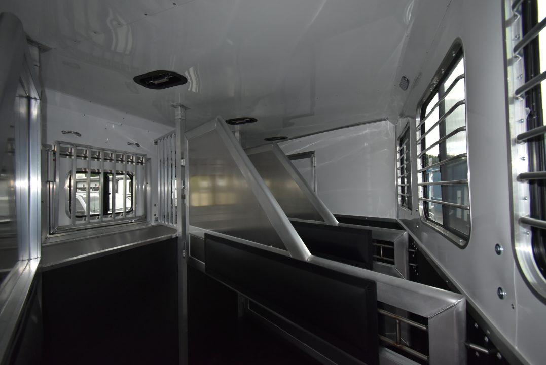 New 2027 Lakota Legacy 8415SR Horse Trailer