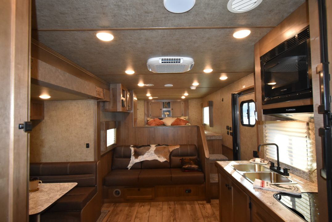 New 2027 Lakota Legacy 8415SR Horse Trailer