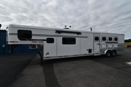 New 2027 Lakota Legacy 8415SR Horse Trailer