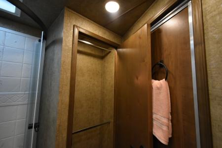 New 2027 Lakota Legacy 8415SR Horse Trailer