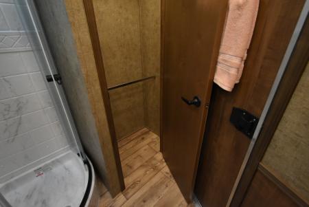 New 2027 Lakota Legacy 8415SR Horse Trailer