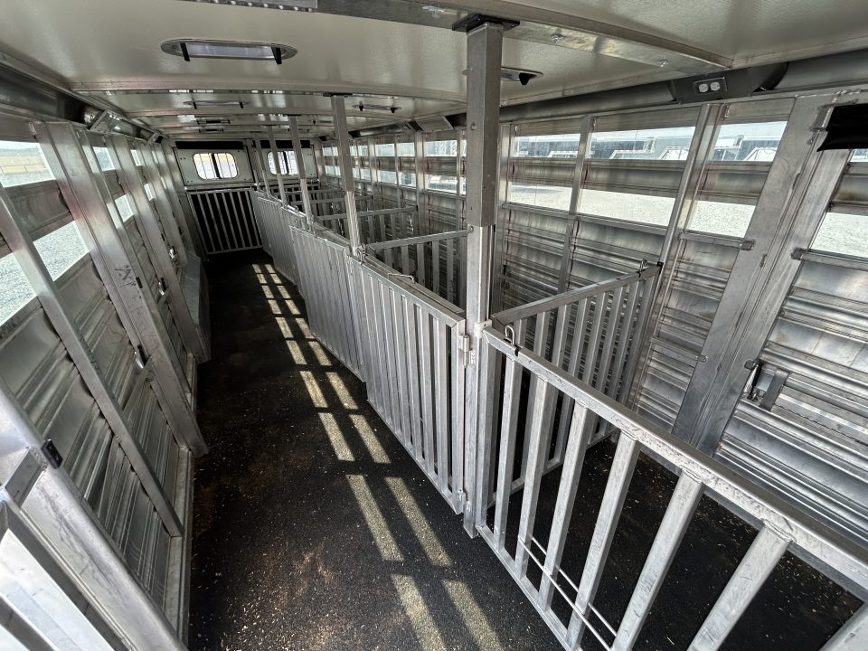 Used 2015 Cimarron Showstar 9064