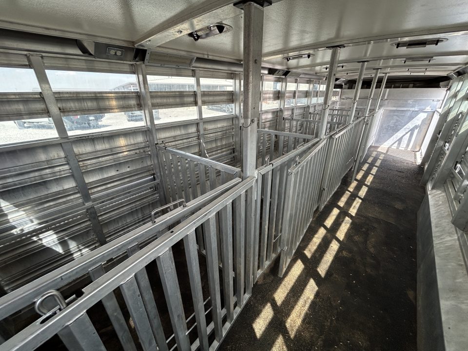 Used 2015 Cimarron Showstar 9064