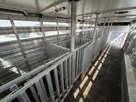 Used 2015 Cimarron Showstar 9064