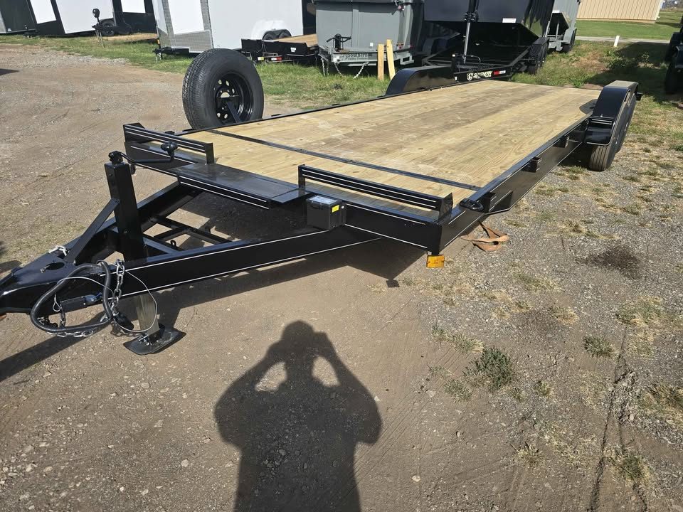 New 2026 82X24 5200LB AXLES DELUXE MODEL blow out sale