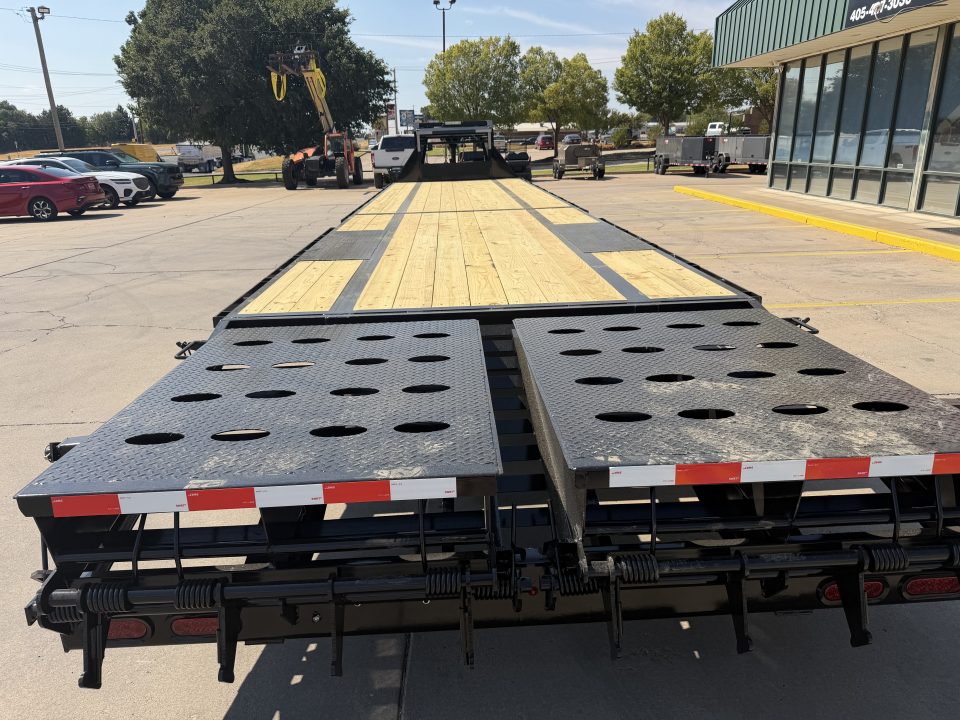 New #144780 2026 MP CUSTOMS 40 X 102 TANDEM AXLE 14K FLATBED GOOSENECK W/ MAXX RAMPS