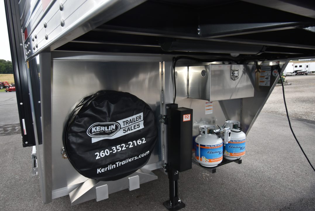 New 2027 Merhow Trailers Stampede Horse Trailer