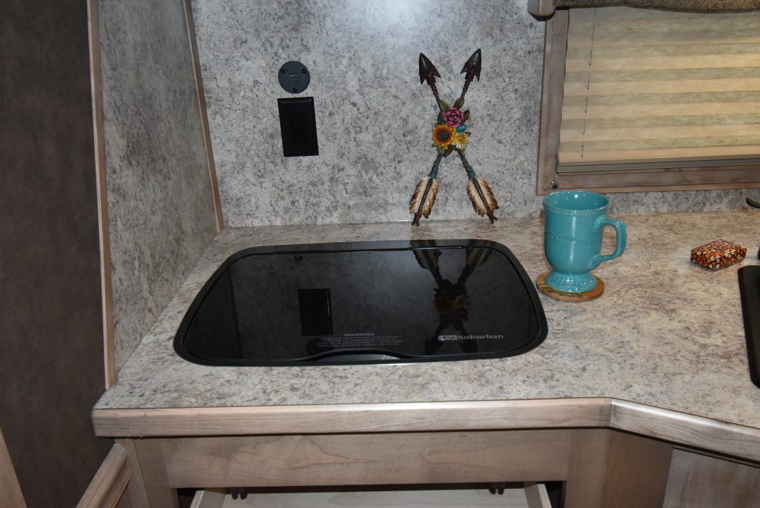 New 2027 Merhow Trailers Stampede Horse Trailer