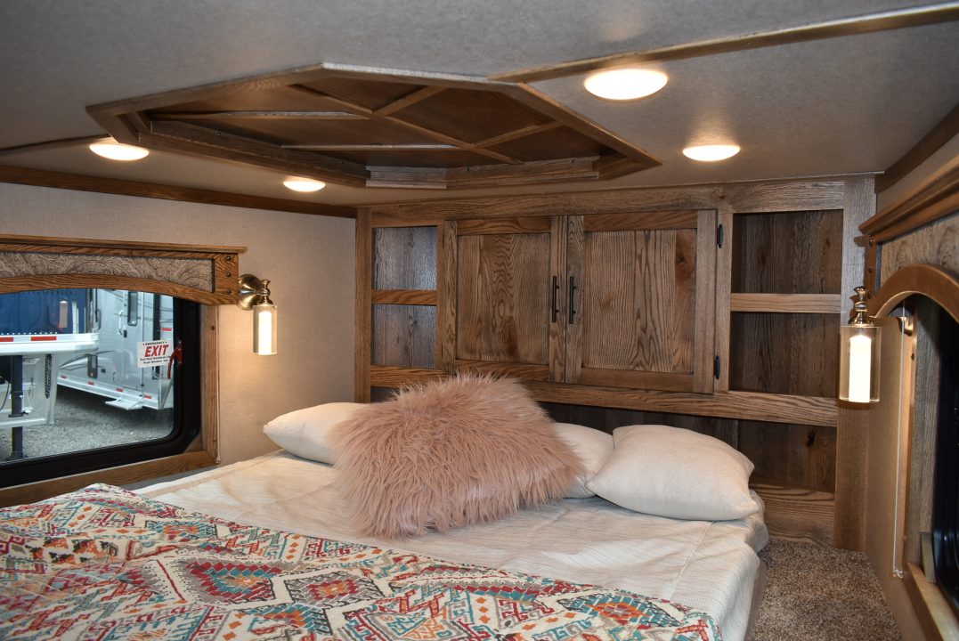 New 2027 Lakota Charger 8311 Horse Trailer
