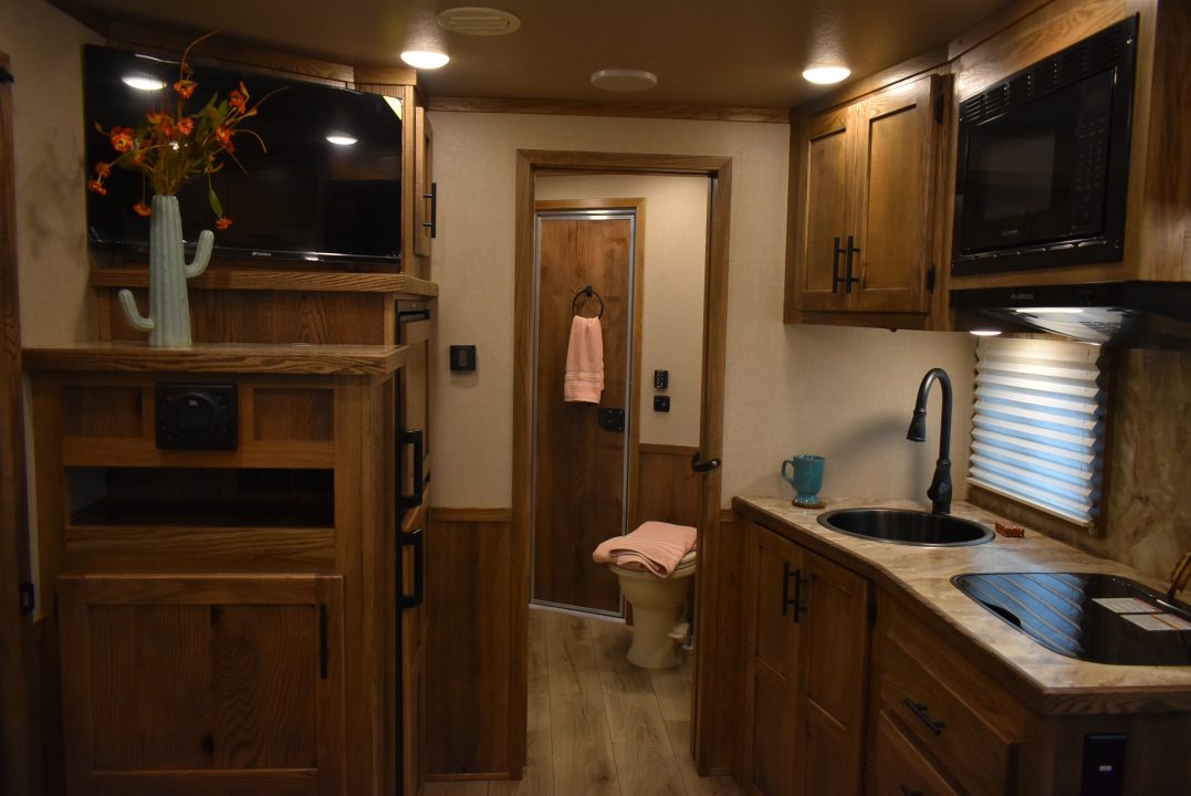 New 2027 Lakota Charger 8311 Horse Trailer