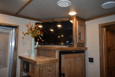 New 2027 Lakota Charger 8311 Horse Trailer