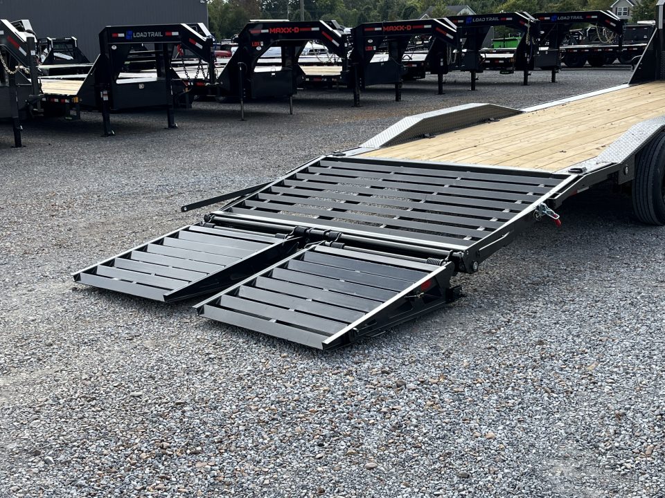 New 2027 MAXXD Gooseneck Trailer | 102" x 26' 18K GVWR