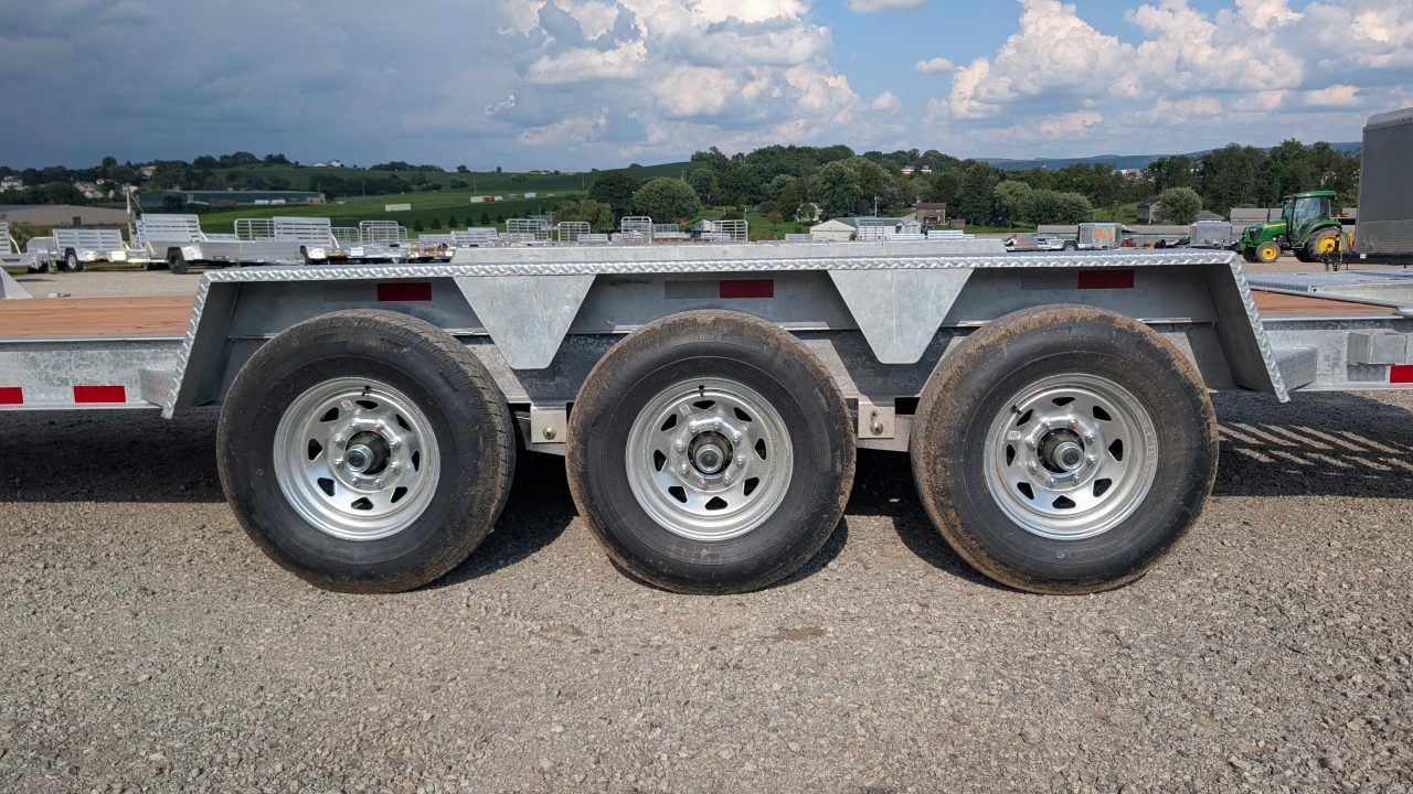 New 2027 BWise 22' (19+3) HD Lo Pro TRI-AXLE Equipment Hauler (21000# GVW)