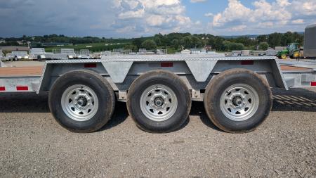 New 2027 BWise 22' (19+3) HD Lo Pro TRI-AXLE Equipment Hauler (21000# GVW)