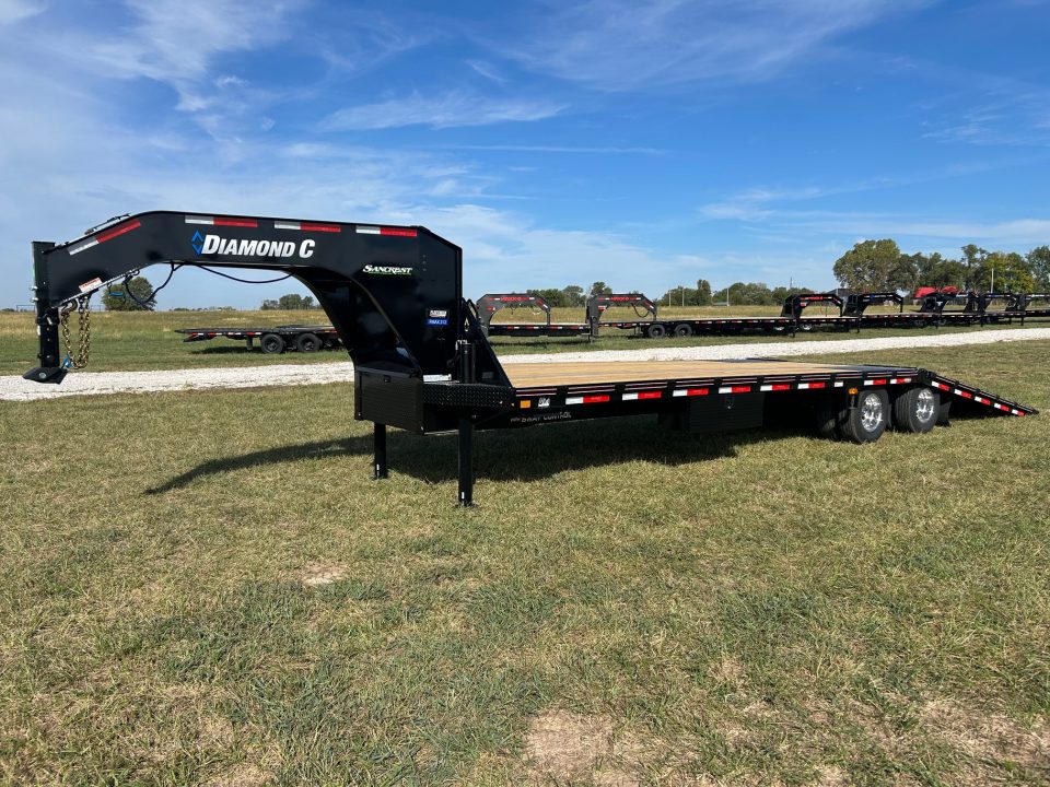 New 2027 Diamond C 102x32 Tandem 25.9K GN Hydrotail w/ Hydraulic Jacks, Fully Cleated Tail, & Aluminum Outers
