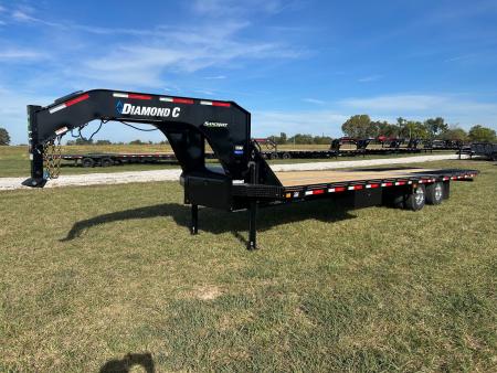 New 2027 Diamond C 102x32 Tandem 25.9K GN Hydrotail w/ Hydraulic Jacks, Fully Cleated Tail, & Aluminum Outers