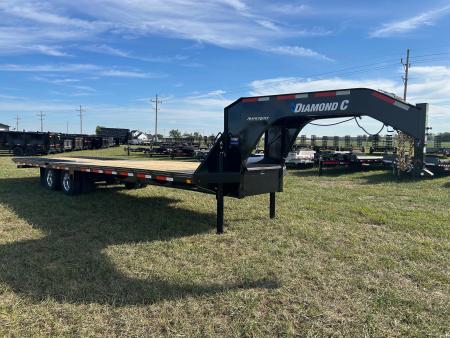 New 2027 Diamond C 102x32 Tandem 25.9K GN Hydrotail w/ Hydraulic Jacks, Fully Cleated Tail, & Aluminum Outers