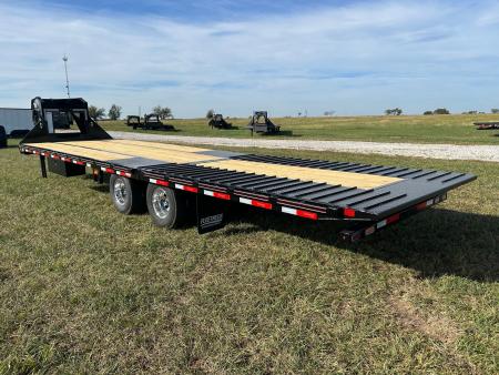 New 2027 Diamond C 102x32 Tandem 25.9K GN Hydrotail w/ Hydraulic Jacks, Fully Cleated Tail, & Aluminum Outers