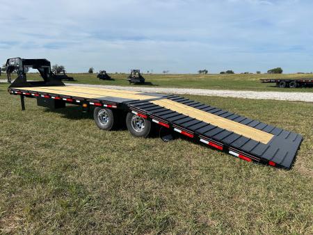 New 2027 Diamond C 102x32 Tandem 25.9K GN Hydrotail w/ Hydraulic Jacks, Fully Cleated Tail, & Aluminum Outers