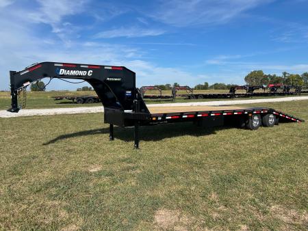 New 2027 Diamond C 102x32 Tandem 25.9K GN Hydrotail w/ Hydraulic Jacks, Fully Cleated Tail, & Aluminum Outers