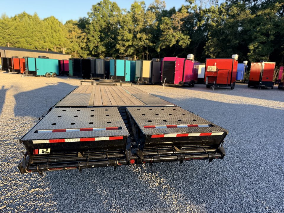 New 2027 PJ Trailers 102X25 PINTLE HITCH 25900 GVWR MEGA RAMPS Equipment Trailer