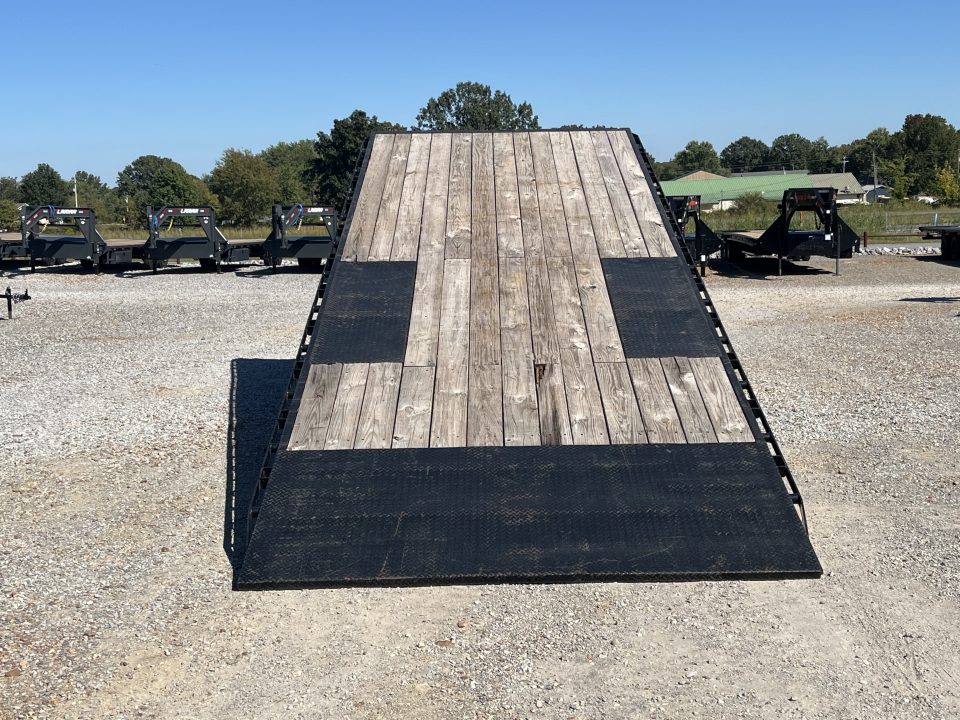 Used 2022 Load Trail 102"X24' 16K Gooseneck Tilt Trailer