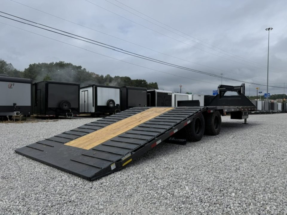 New HillCrest Gooseneck 20+12 Auto Latching Hydraulic Dovetail- 25.9K W/ Hyd Jacks, 14 Ply Tires, & Underslung Toolbox