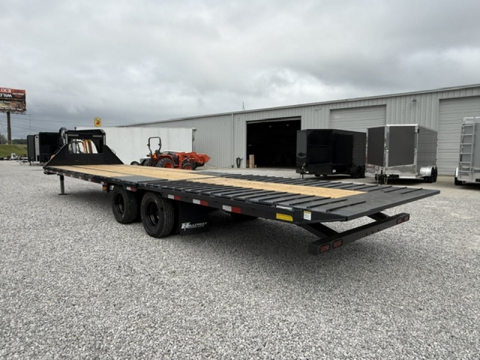 New HillCrest Gooseneck 20+12 Auto Latching Hydraulic Dovetail- 25.9K W/ Hyd Jacks, 14 Ply Tires, & Underslung Toolbox