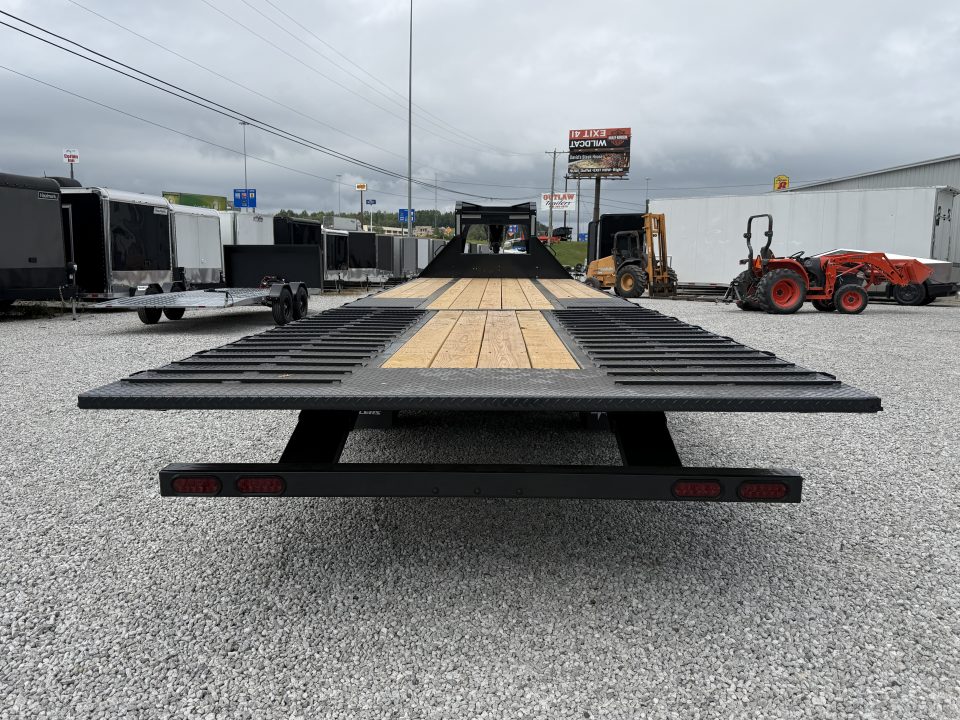 New HillCrest Gooseneck 20+12 Auto Latching Hydraulic Dovetail- 25.9K W/ Hyd Jacks, 14 Ply Tires, & Underslung Toolbox
