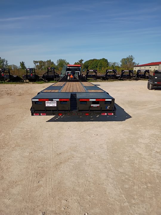New 2027 Diamond C Trailers FMAX210 MR 32X102